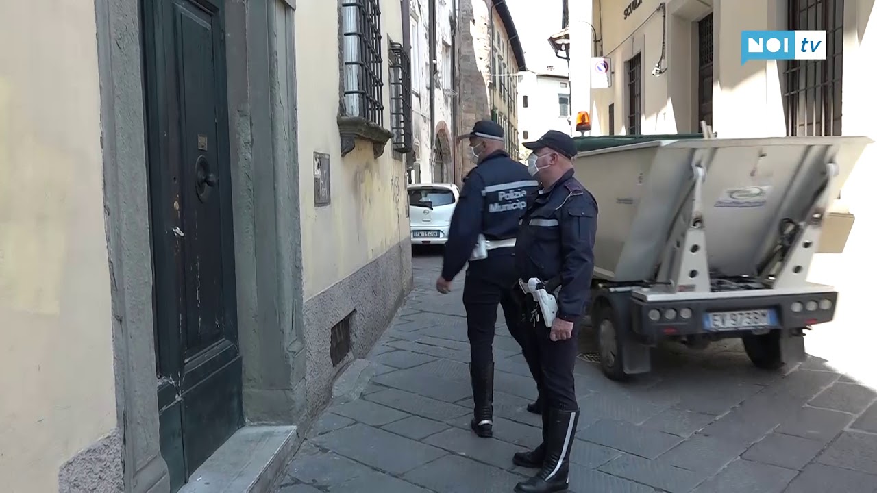 Lucca, sgomberato lo scantinato dove alloggiavano quindici persone