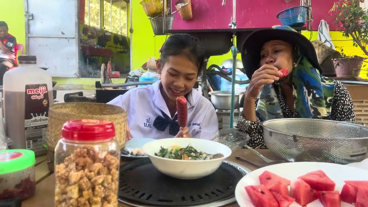 ￼￼กลับจากโรงเรียนมีเรื่องเล่าเยอะแยา￼ะ ￼ธิดาลาว