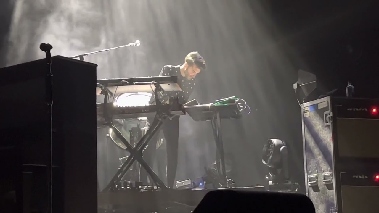 Brian Willett Interlude (live at Forest National, Brussels 20.04.2022)