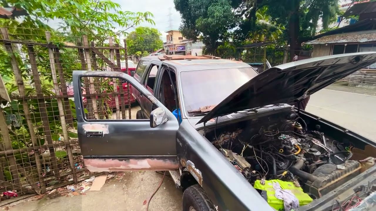 Amazing Toyota Hi Lux surf 4x4, 1993 . Let’s restore this iconic car