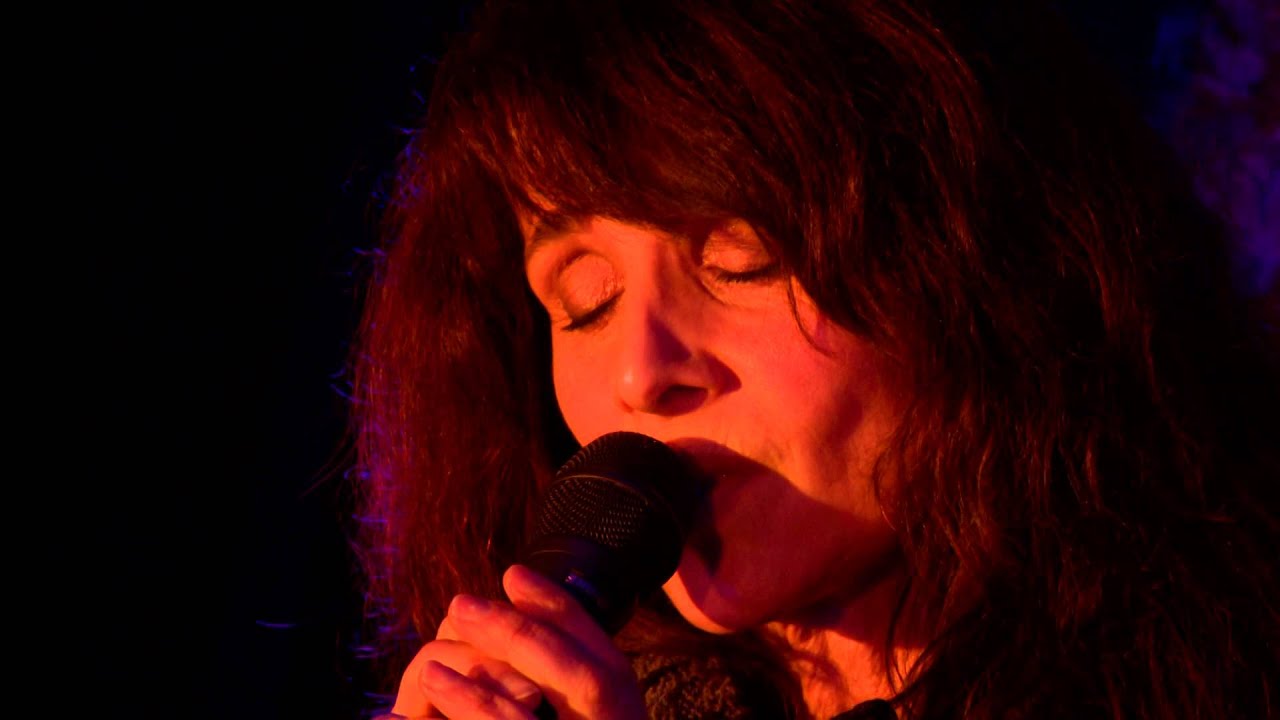 Maria Mettral en live
