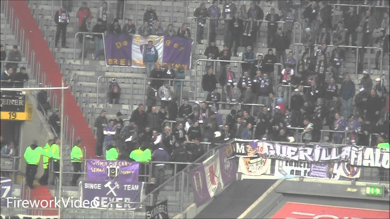 Polizeieinsatz im Aue Block (Fortuna Düsseldorf - Erzgebirge Aue 3:1, 10.03.12, Fortuna - Aue)