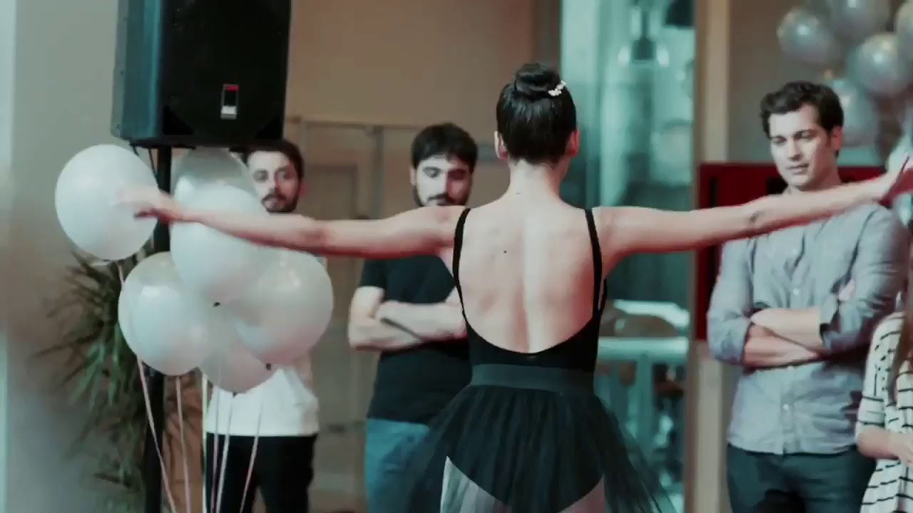Aybüke Pusat dans 😍