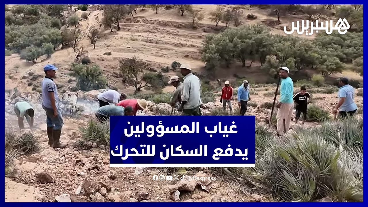 مواطنون من بني عياط بإقليم أزيلال يفتحون الطريق بأيديهم بعد عجز المسؤولين