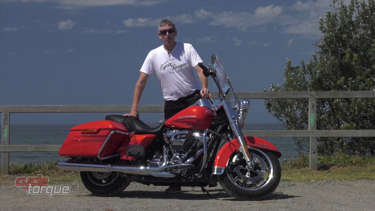 2017 Harley-Davidson Road King Review | Long Live Milwaukee-Eight