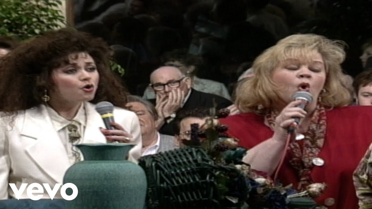 Bill & Gloria Gaither - Cryin' Holy Unto the Lord [Live] ft. Heirloom