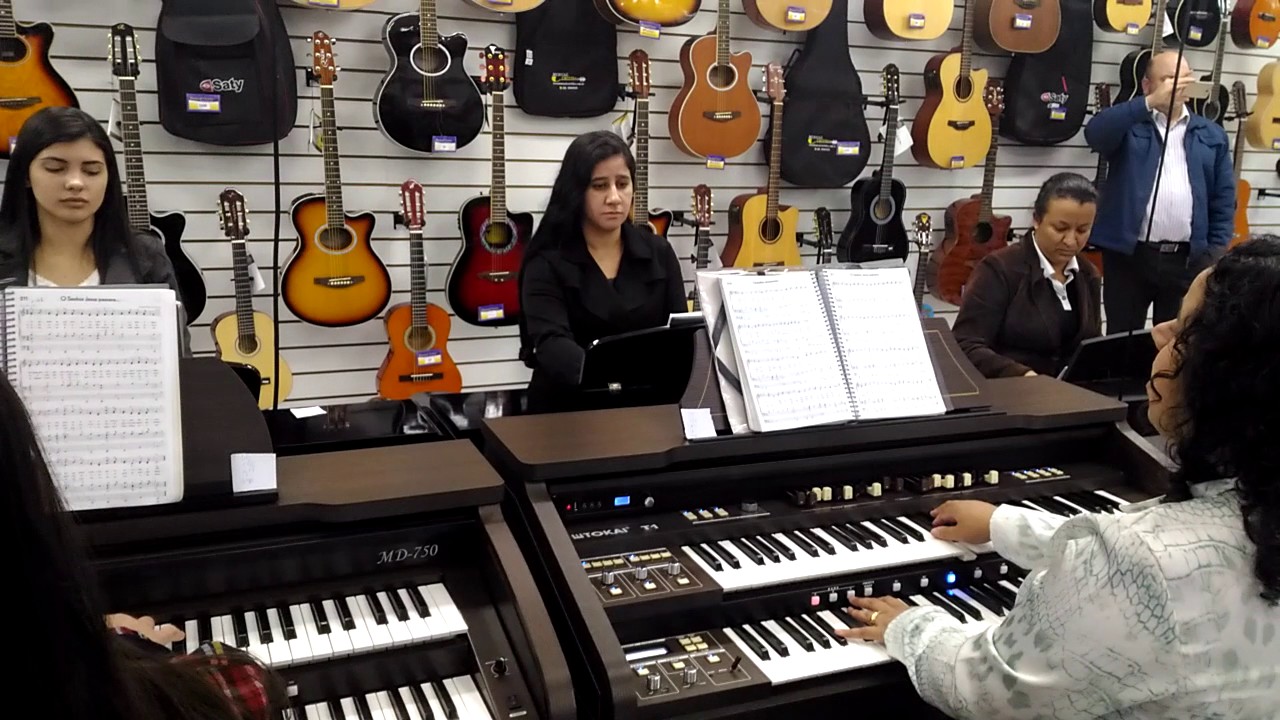 Encontro de Organistas tocando hinos CCB em Curitiba/PR 30 de novembro de 2016