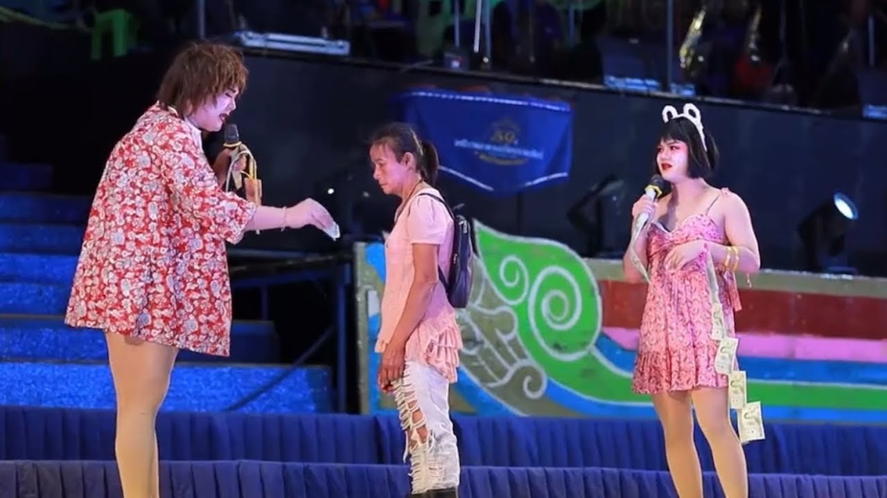 เกิดอะไรขึ้น ขณะเล่นตลกอยู่ ใครไม่รู้ขึ้นมาบนเวที งงเลย?? | มื้อนี้มีแต่คนหมานๆ ม่วนปานใด มาเบิ่ง