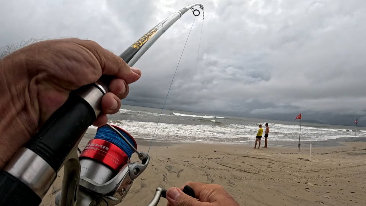 Peixe grande na pescaria! #fishing  #pescadepraia