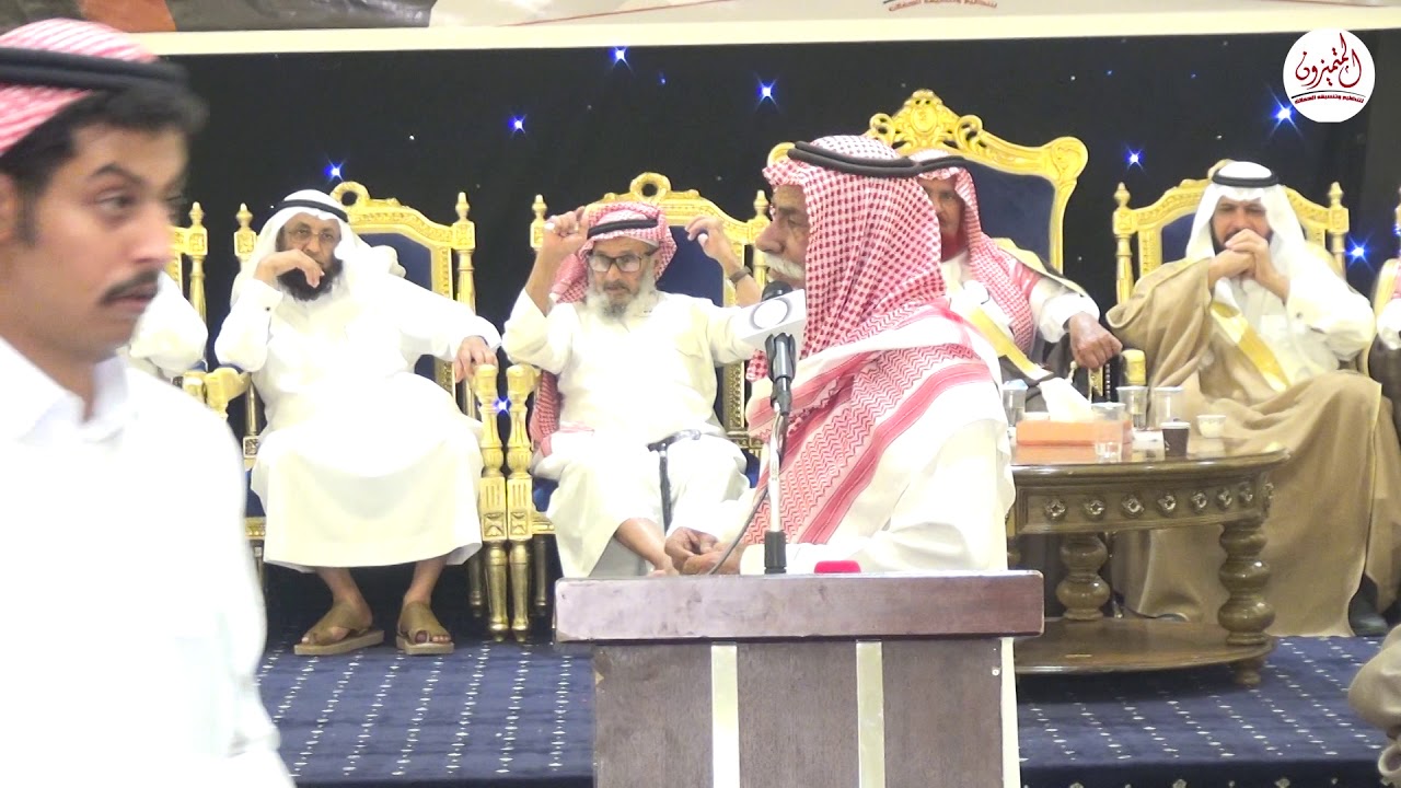 طاروق الشاعرين عتقان الدملوكي وسلطان الهاجري في حفل زواج رياض بن معيض الزنيدي