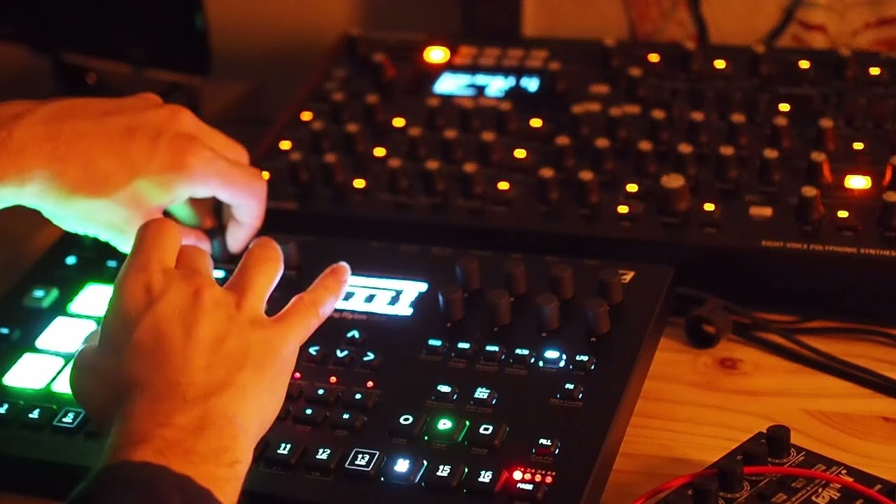 Live Techno Jam w/ Analog Rytm Mk2 and Novation Peak