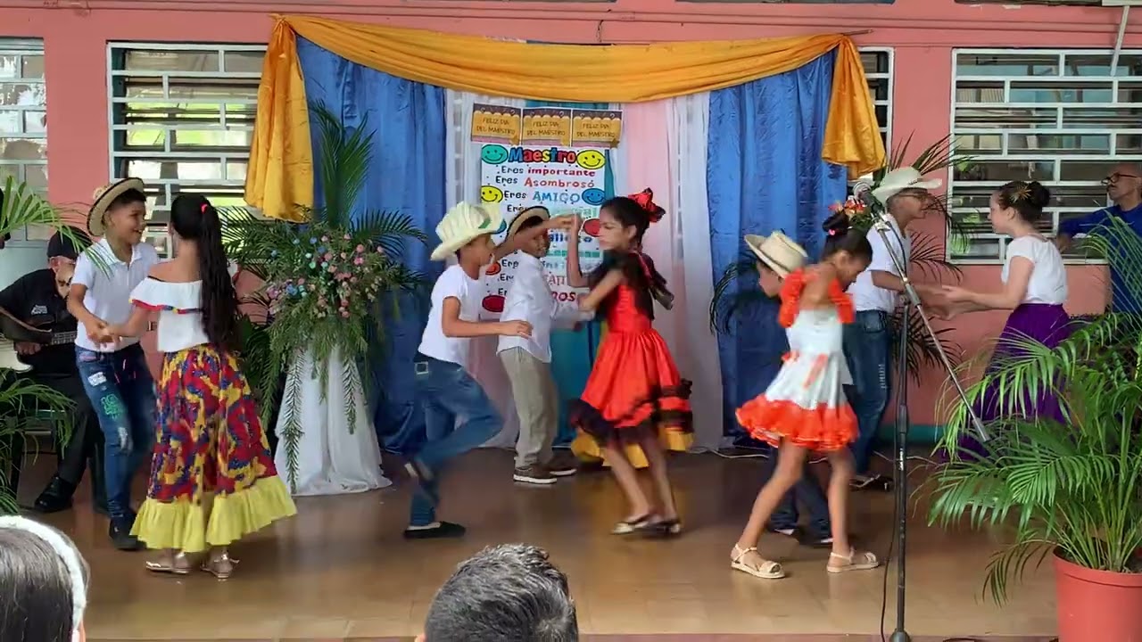Baile de joropo, encabezando las parejas de baile, nuestros estudiantes: Valeska e Ihan 💃🇻🇪👏🏼💯❤️🥹🥳