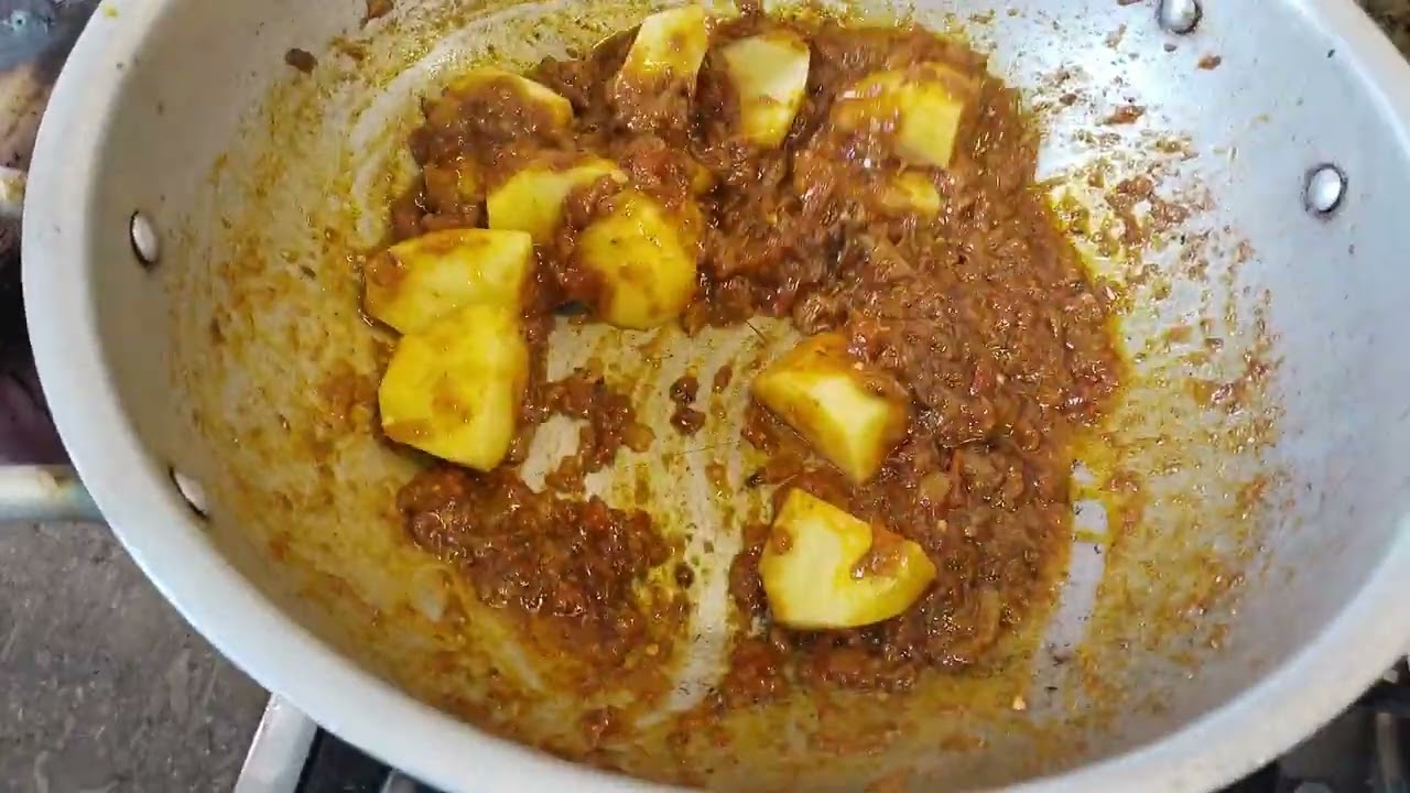 Beef aloo ka salan ki recipe 😋 #cooking #recipe #foryou 