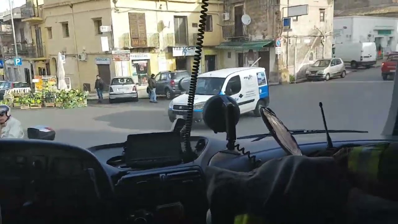 [ON BOARD] On board aps actros vigili del fuoco 6A in sirena per incendio appartamento