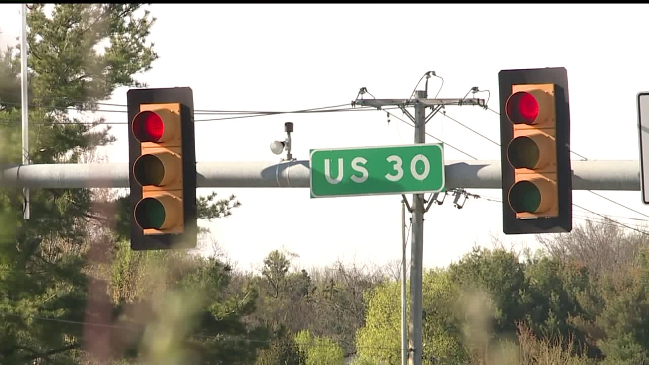 'Ask Evan': "Are the length of yellow traffic lights regulated?"
