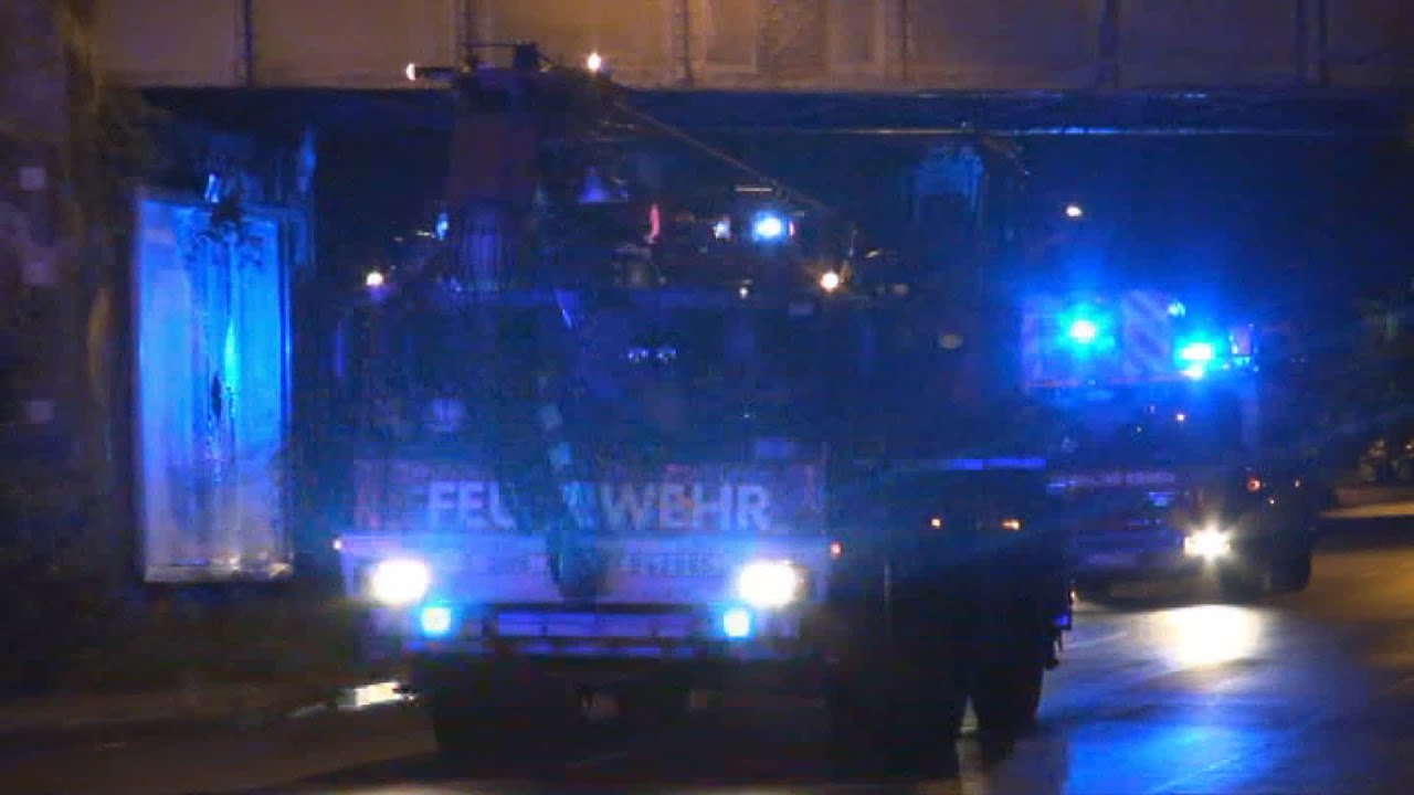 [EINSTURZ BAUMARKT] -| Vordach nach Starkregen eingestürzt - Einsatzfahrten Feuerwehr Essen |-