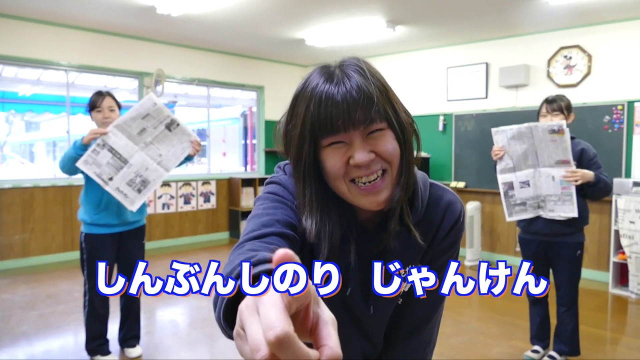 #6  新聞紙遊び♪