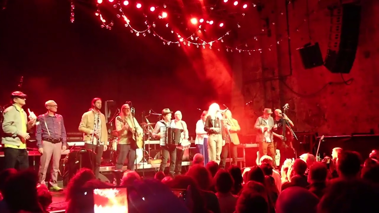 17 Hippies 