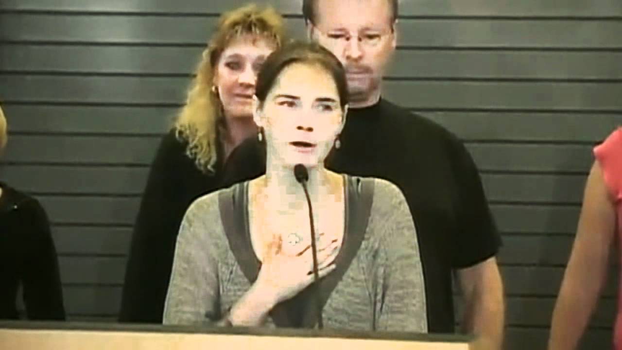 Amanda Knox returns to the U.S.