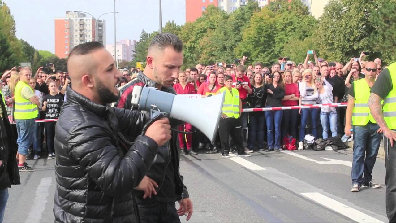 Getötete Hunde: Demonstration gegen Polizei in Rüsselsheim