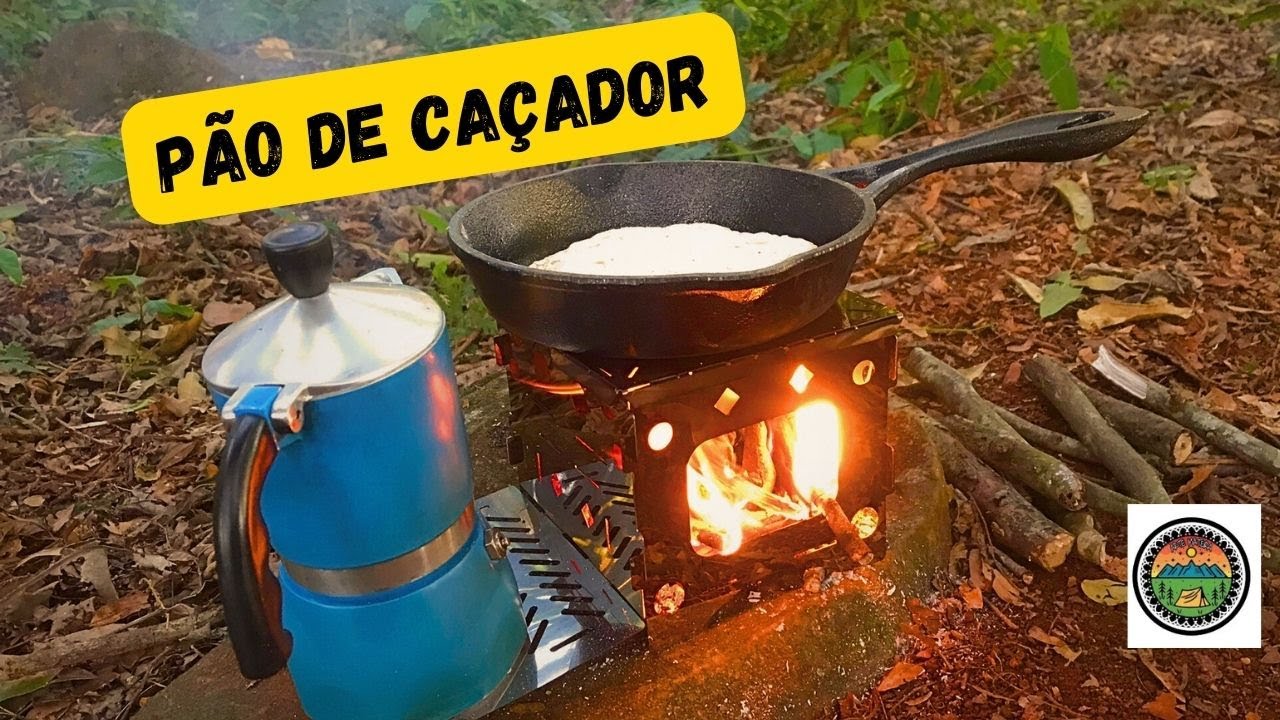 Acampamento solo pão de caçador com café