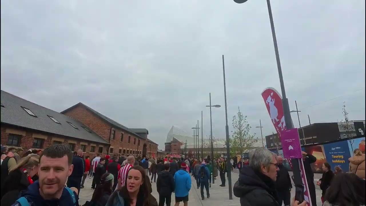 SUNDERLAND FANS CROSSING THE KEEL BRIDGE