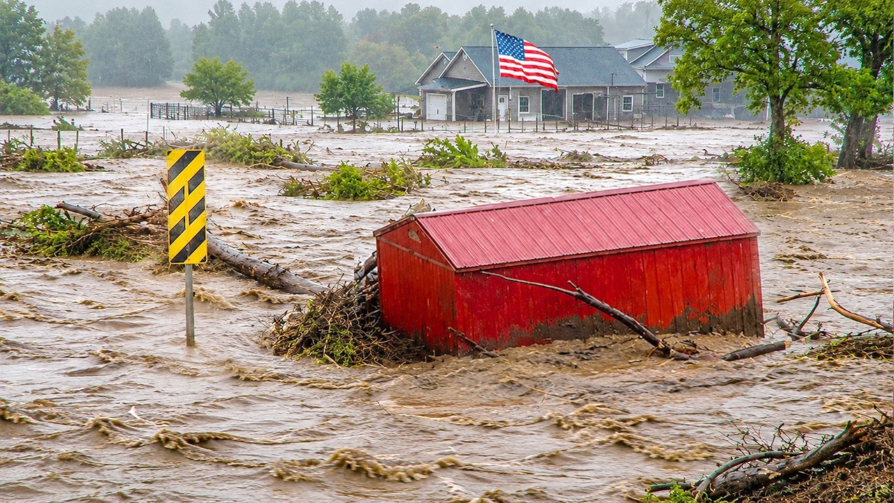Юта, США: сильные внезапные наводнения!🌊 Селевые потоки принесли разрушения, заблокировали дороги...