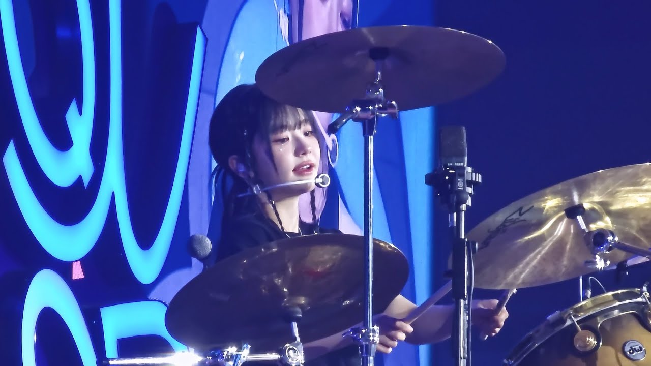 251005 QWER -  '흰수염고래' 쵸단 직캠 @2025 QWER 1ST WORLD TOUR "ROCKATION" DAY 3