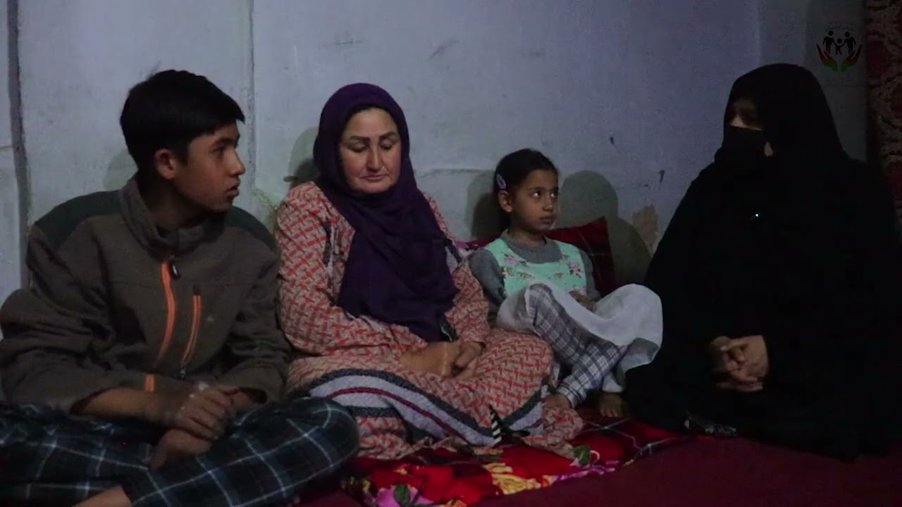 فامیل رد مرز شده از ایران پسرش روز 20 افغانی کار میکند...1