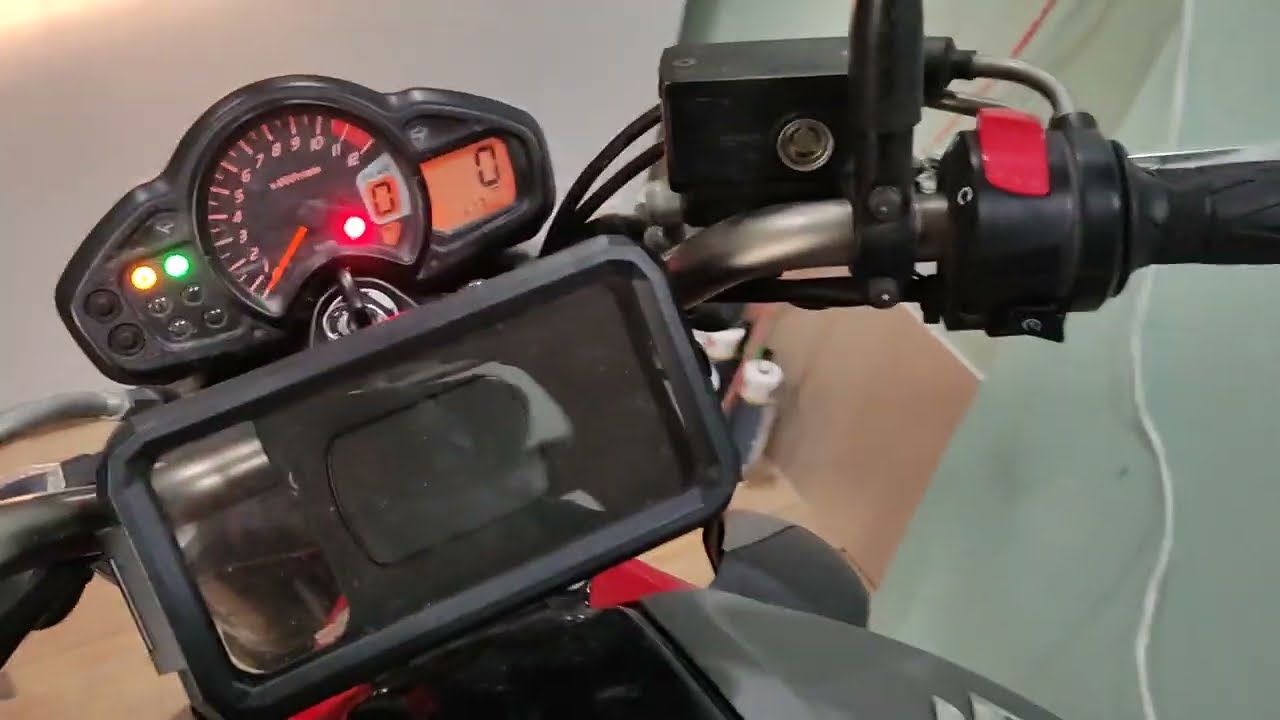 Cambiar centralita Suzuki Gladius 650 y arreglar error F1 (o Fl) - c00