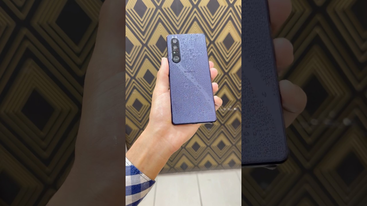 Sony Xperia 1 III: Stunning Deep Purple with Water Droplets! 💜📱 #sonyxperia #waterdroplets