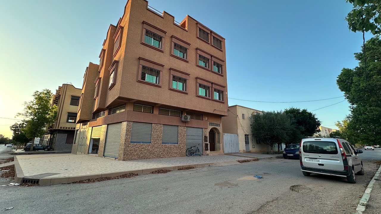 منزل للبيع ذو واجهتين حي لازاري 129 مليون 066735256