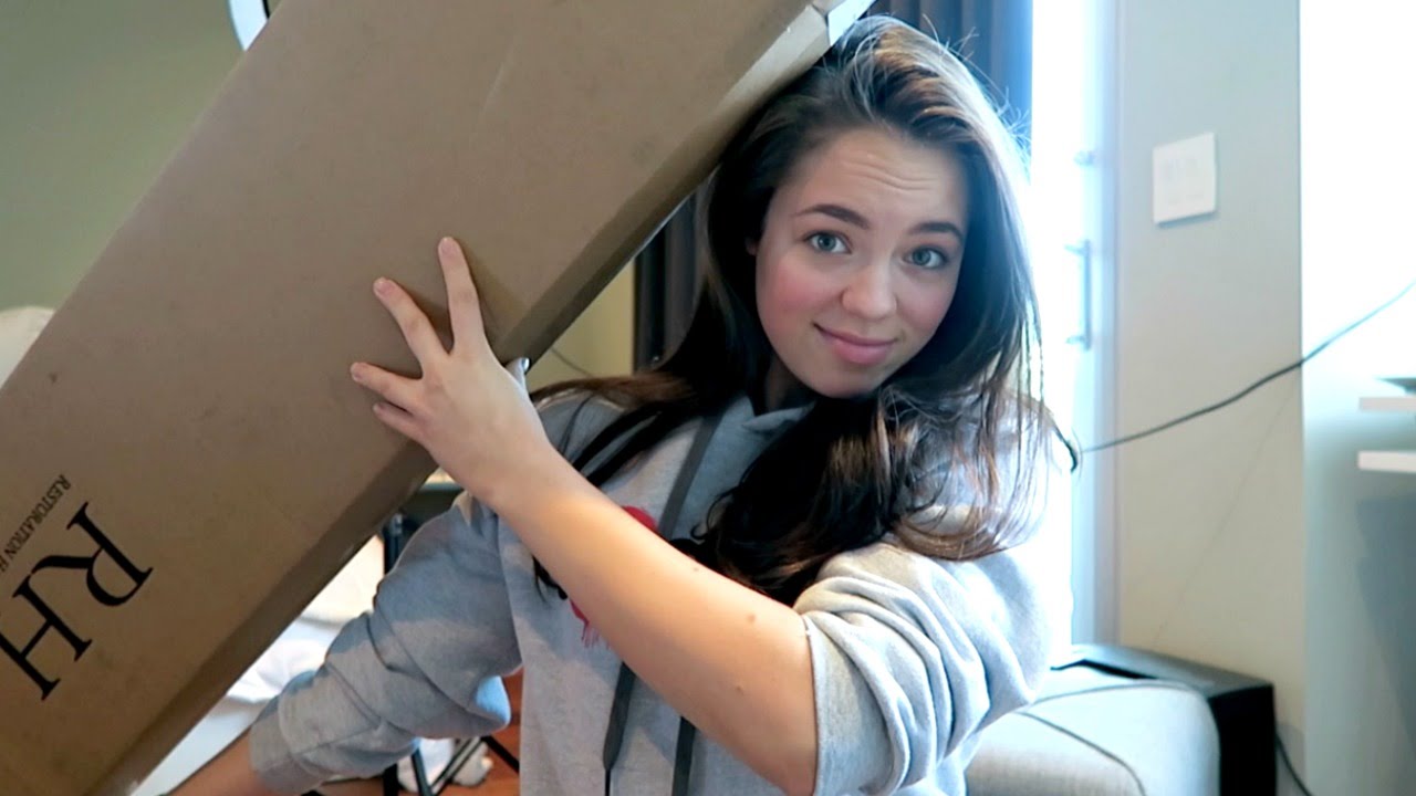 I GOT A LARGE BOX!  Vlogmas Day 3