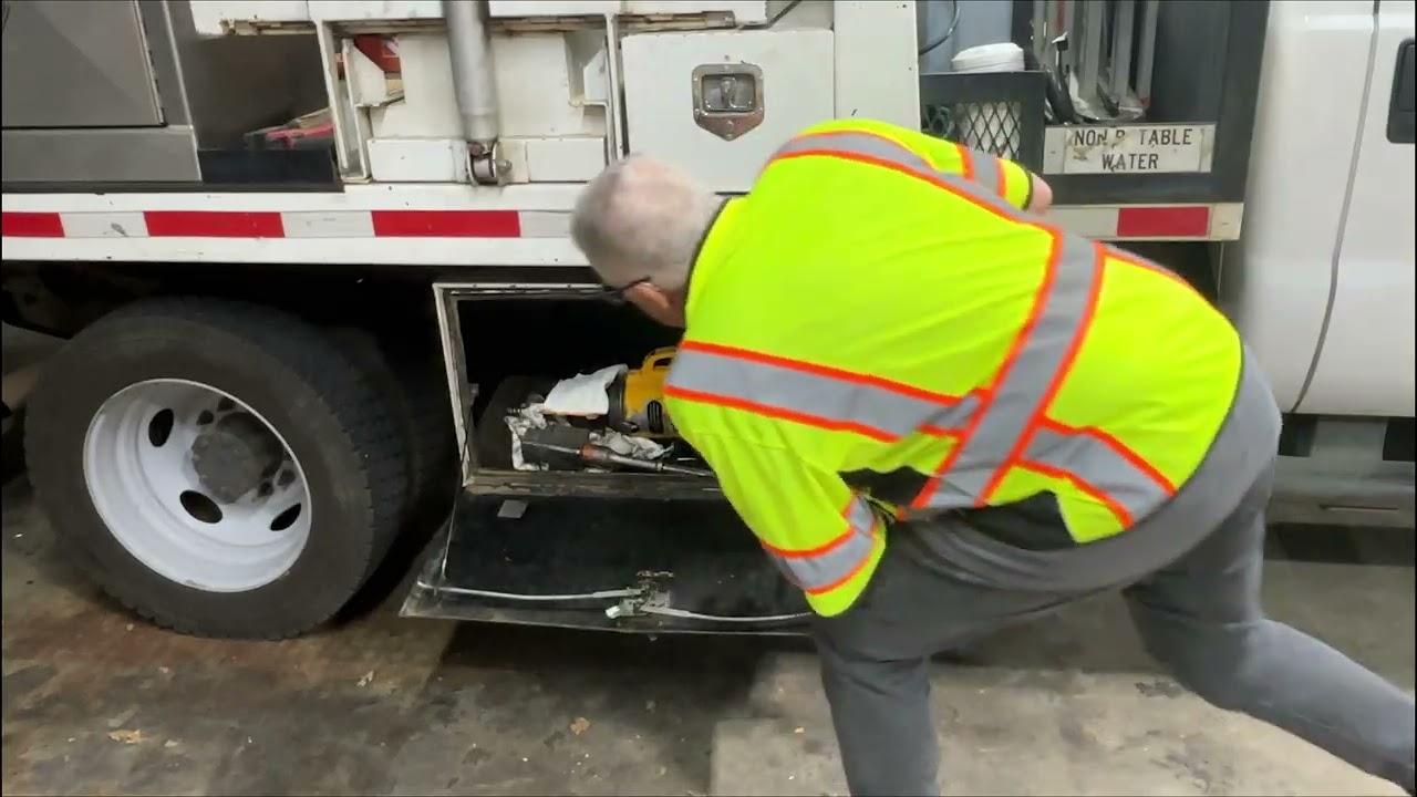 Демонстрация отбойного молотка Milwaukee MX Fuel