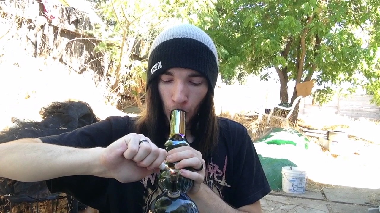 Gravity bong smoke sesh!