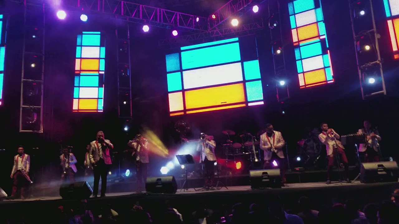 El bronco y su banda
