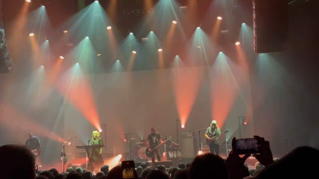 Slowdive - Sugar for the Pill (Live @ Tivoli-Vredenburg Ronda, Utrecht, Netherlands, 03.31.2025)