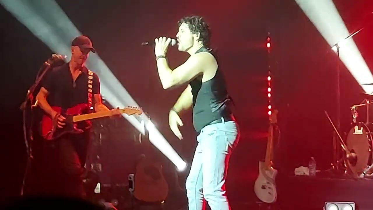 ROB MILLS sings Bon Jovi BED OF ROSES at the Karralyka Centre.