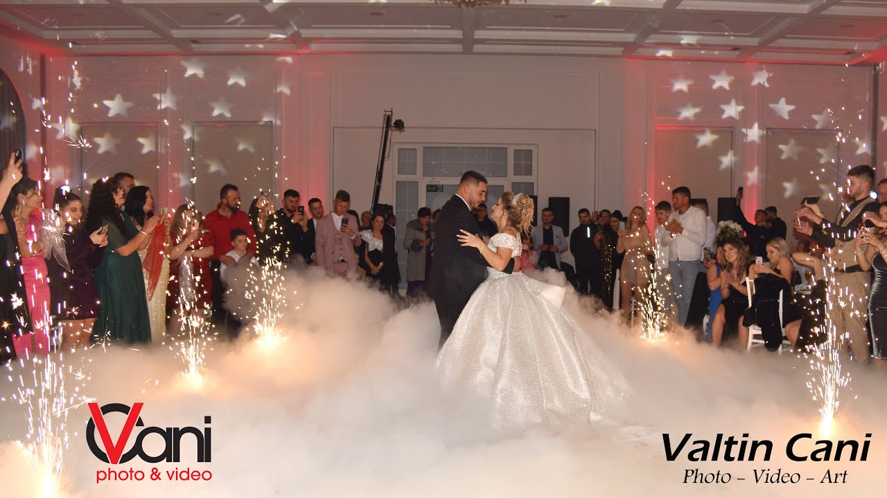 Dasmorët presin bukur ardhjen e krushqit+Krushnia ne valle /Dasma Shqiptare /Valtin Cani Production