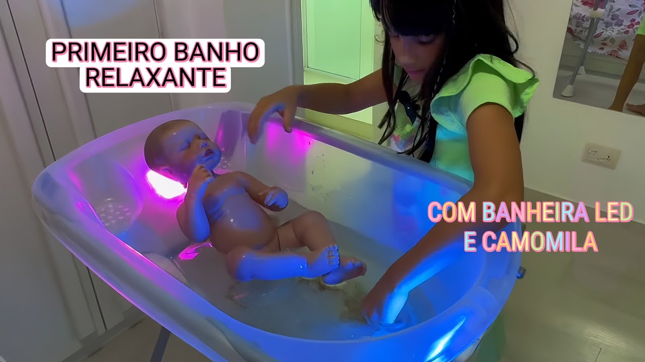 ROTINA DO BANHO DA BEBÊ REBORN NA BANHEIRA DE LUZ LED COM CAMOMILA PRA IR DORMIR