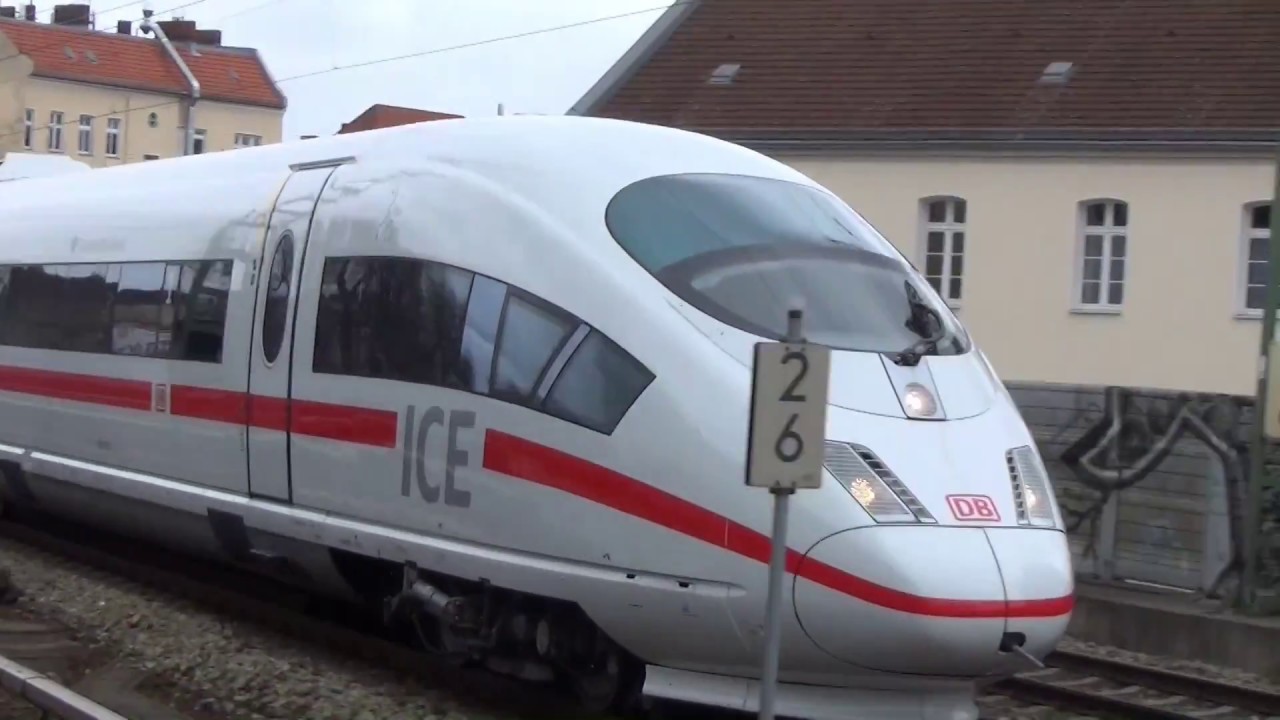 Weiss Rote DB Flotte in Berlin Wedding mit ICE 3 im Redesign.
