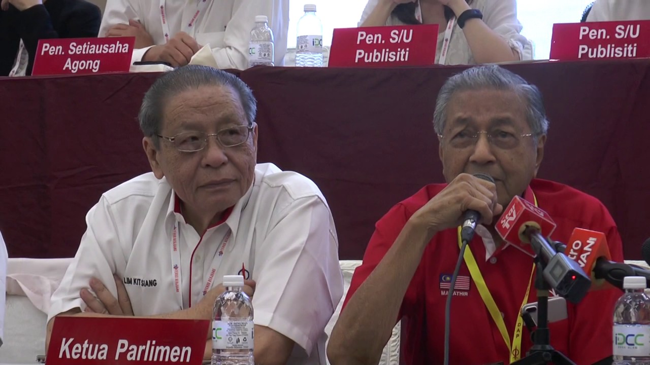 Tun Dr Mahathir: "Kali pertama saya hadir di mesyuarat besar DAP"