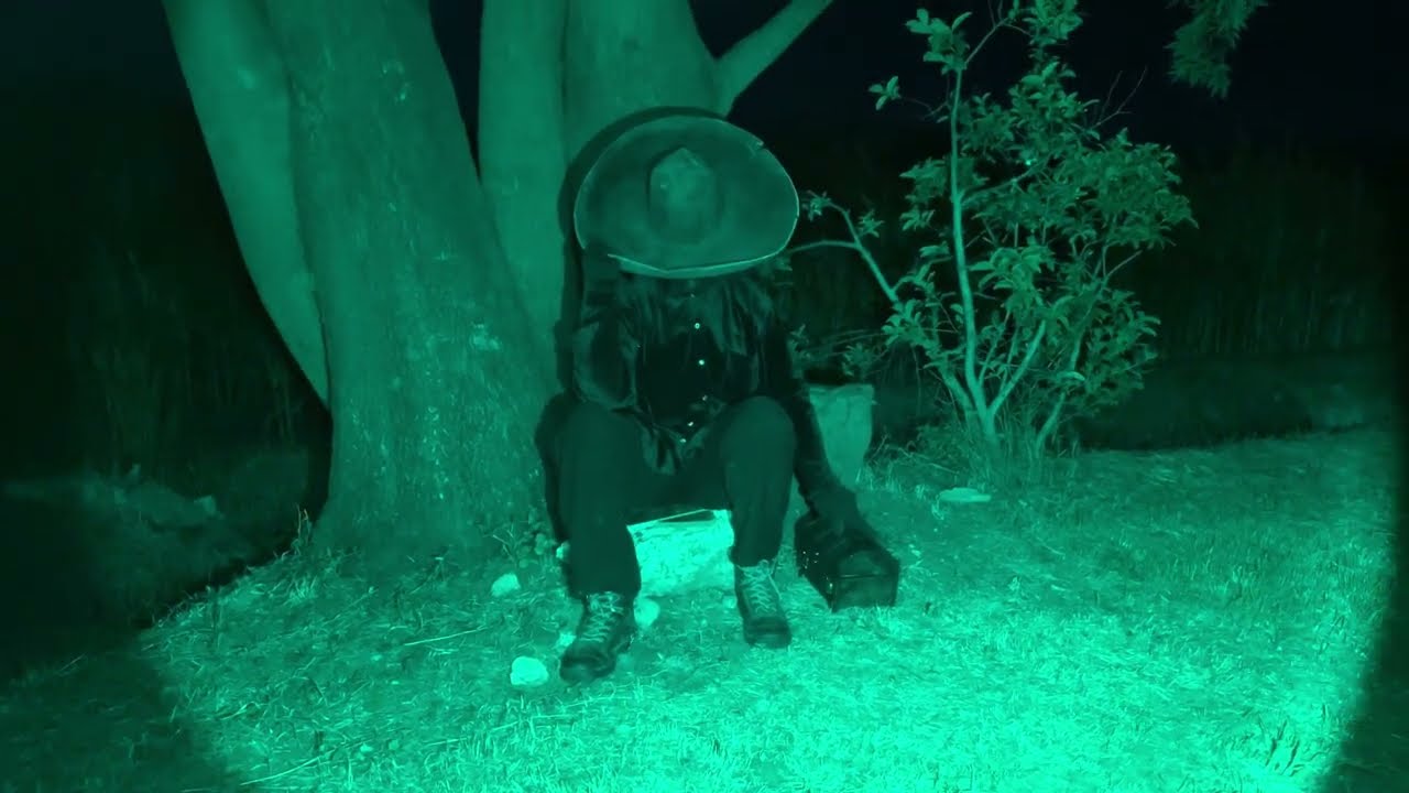 EL CHARRO NEGRO NOS OFRECE UN BAÚL LLENO DE ORO A CAMBIO DE NUESTRA ALMA