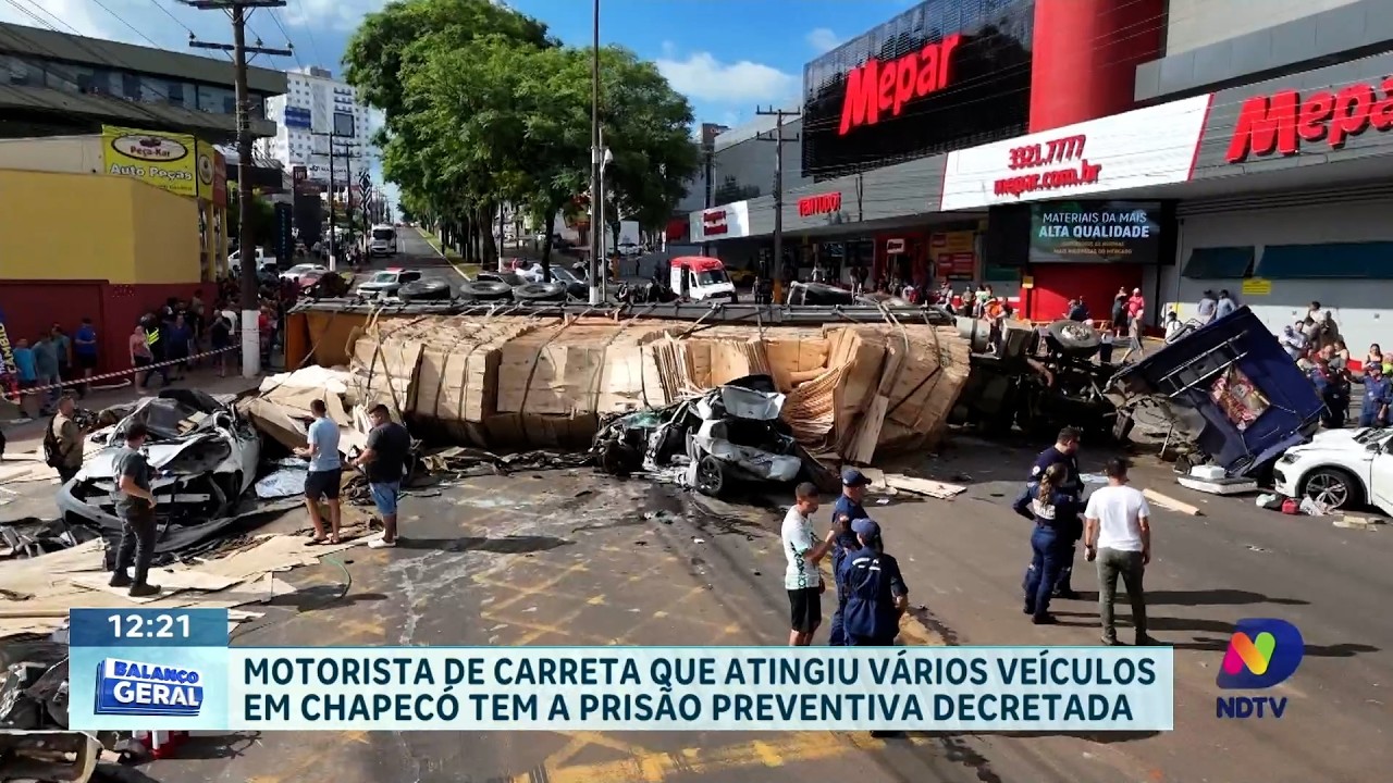 Carreta desgovernada provoca grave acidente em avenida de Chapecó