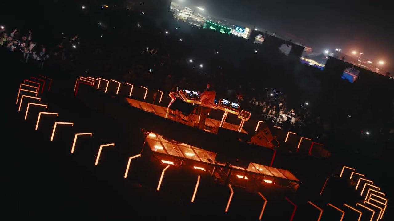 Tiesto Vs. Gareth Emery Ft. Christina Novelli - Suburban Train (Remix) Vs. Concrete Angel Mashup