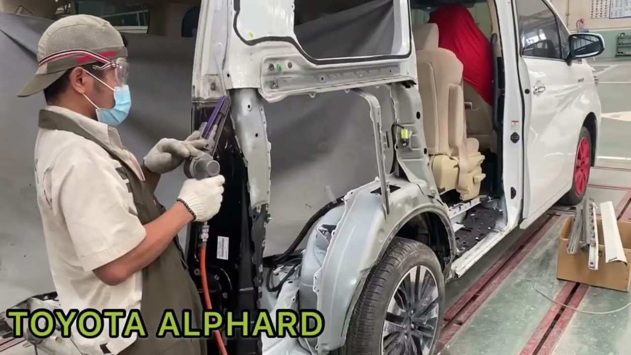 ซ่อมตัวถังรถยนต์โตโยต้าอัลพาร์ด โดนชนมุมไฟท้าย เปลี่ยนอะไหล่ตัวถัง