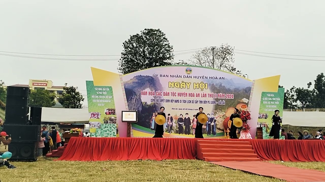 lượn Nàng ới: Quê hương tươi đẹp. Thị trấn Nước Hai