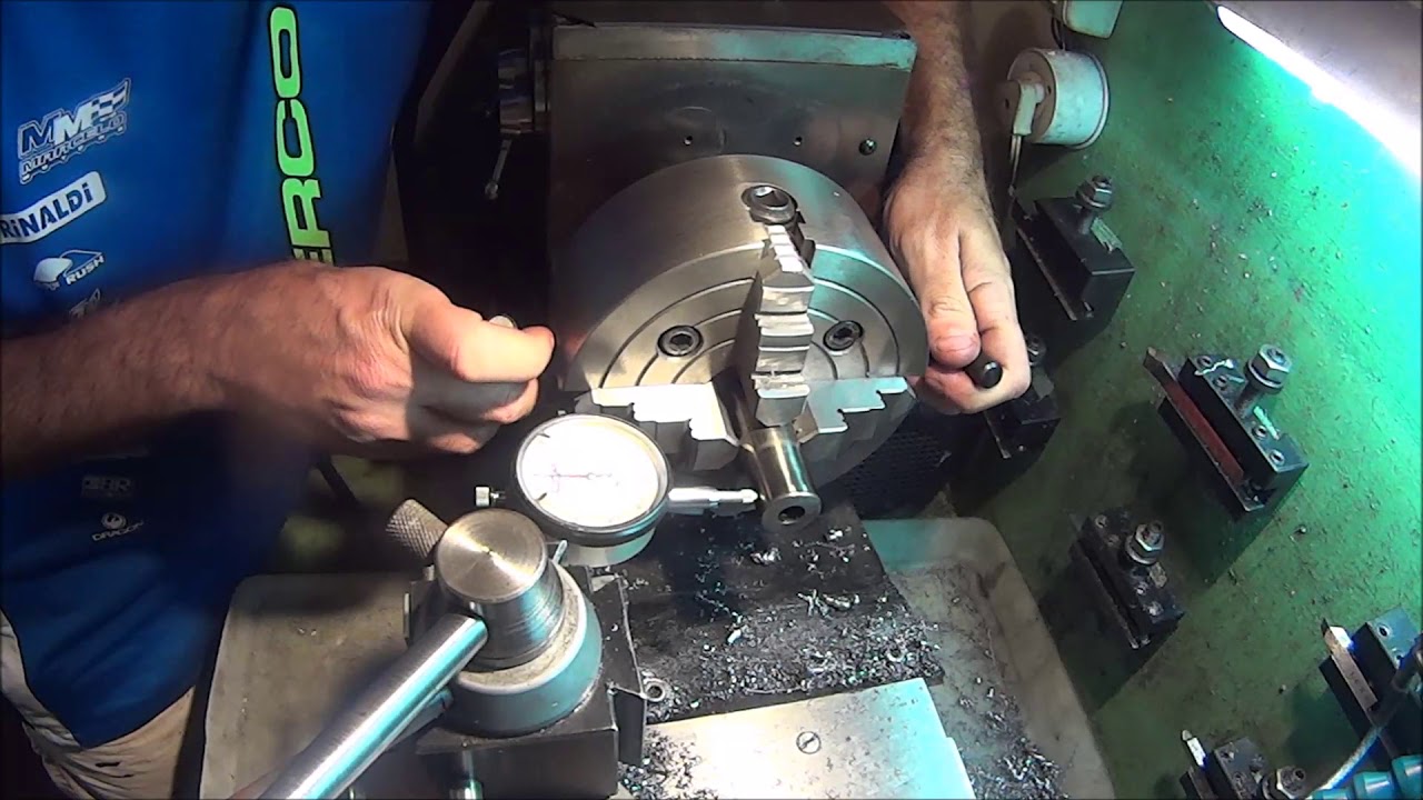 Centralização com placa quatro castanhas no Torno