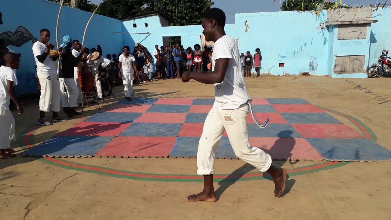 Atividades culturais no batizado da capoeira