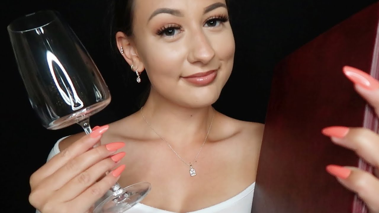 [ASMR] Расслабляющая ролевая игра «Официантка» ✨ (Чтение меню и лёгкое постукивание)